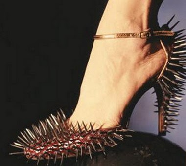 اضغط على الصورة لعرض أكبر.   الإسم:	high-heeled-sandals-with-killer-thorns_2263.jpg  مشاهدات:	1  الحجم:	26.2 كيلوبايت  الهوية:	221890