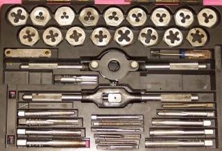 Manual cutting threads tools